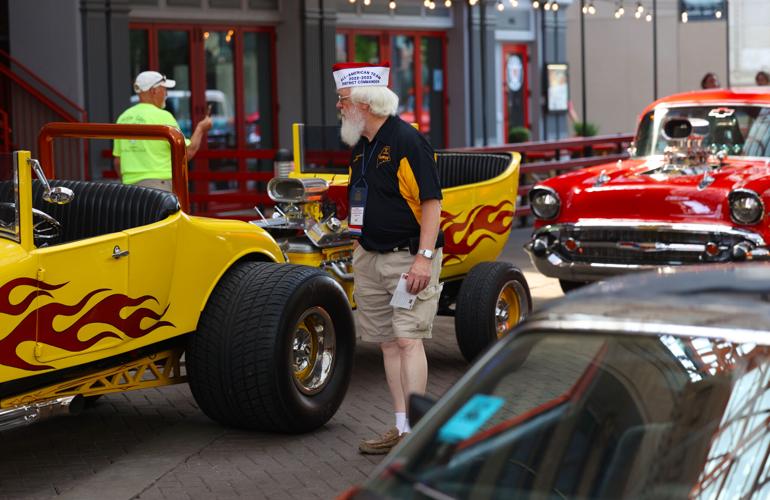 Man looks at Street Rods.JPG