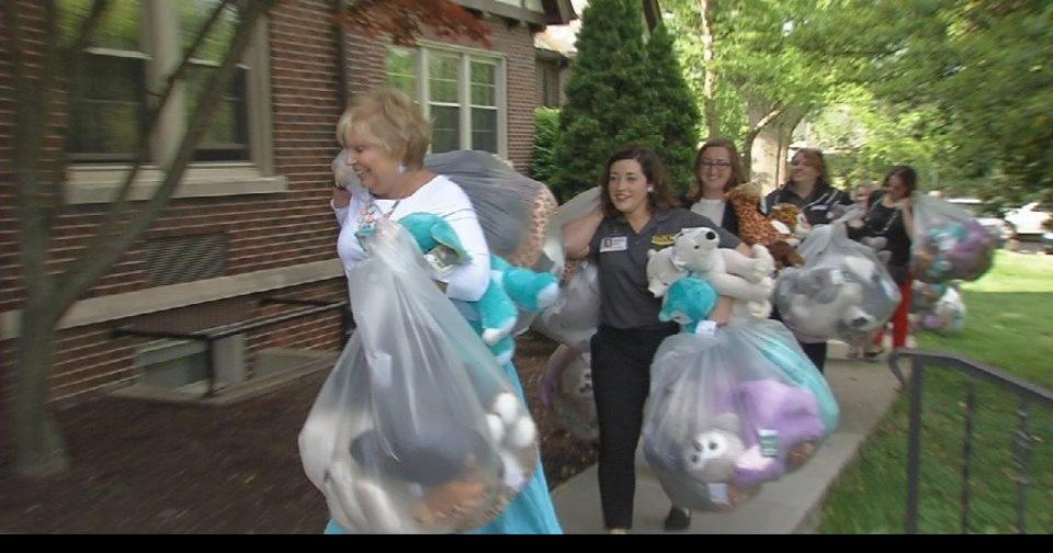 Louisville Zoo donates hundreds of stuffed animals to Kosair Charities