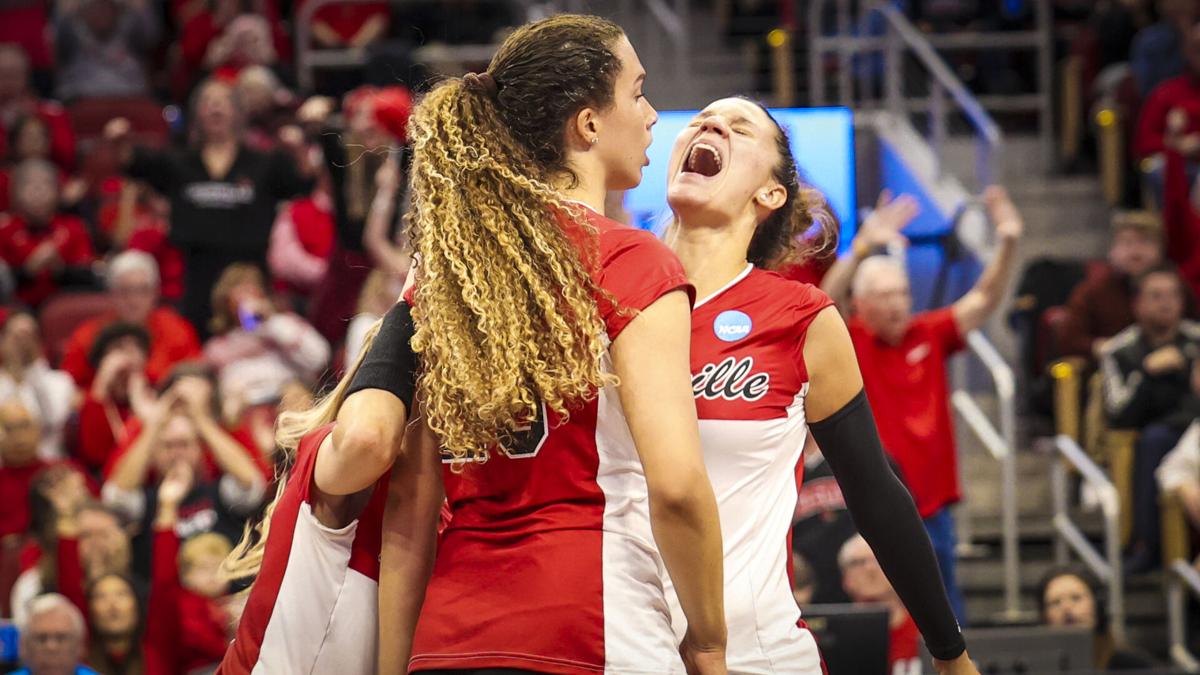 Texas Volleyball and Louisville Volleyball 2022 NCAA Women's