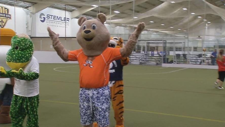 RAW MASCOT BOWL 2-1-19_frame_29479.jpg