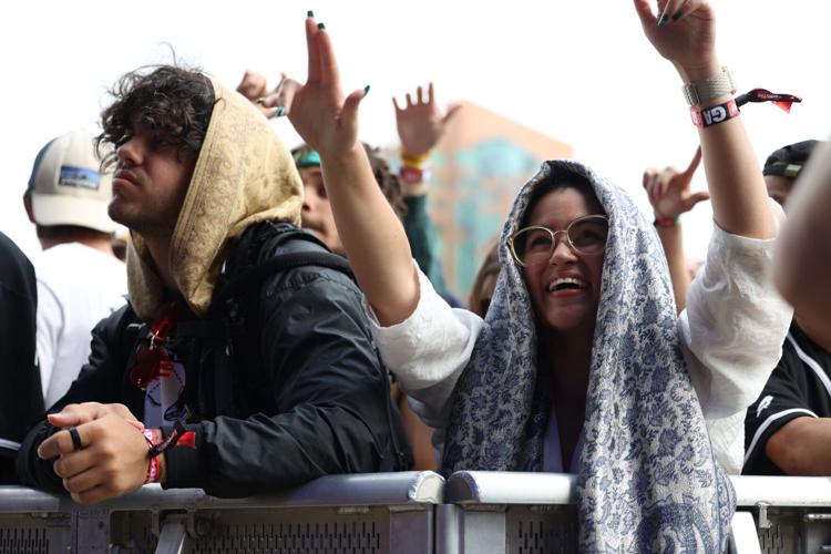 People cheer at Forecastle 2022.JPG
