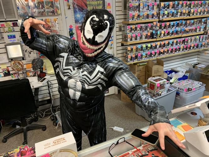 LouisvilleCon fan dressed as Venom