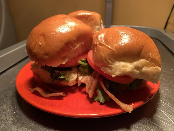 CHRISTMAS CAFE ON FRANKFORT AVENUE - KK - 8-26-2020  (15).JPG