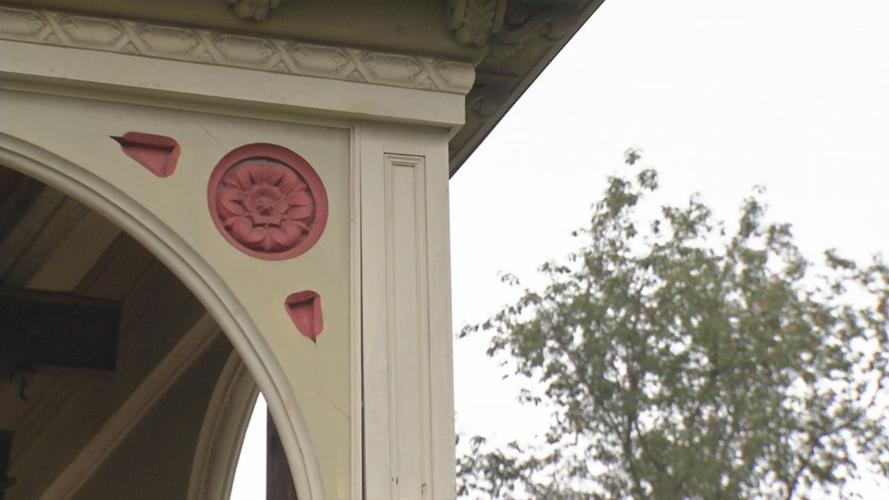 The Doerhoefer-Hampton House (intricate architecture)