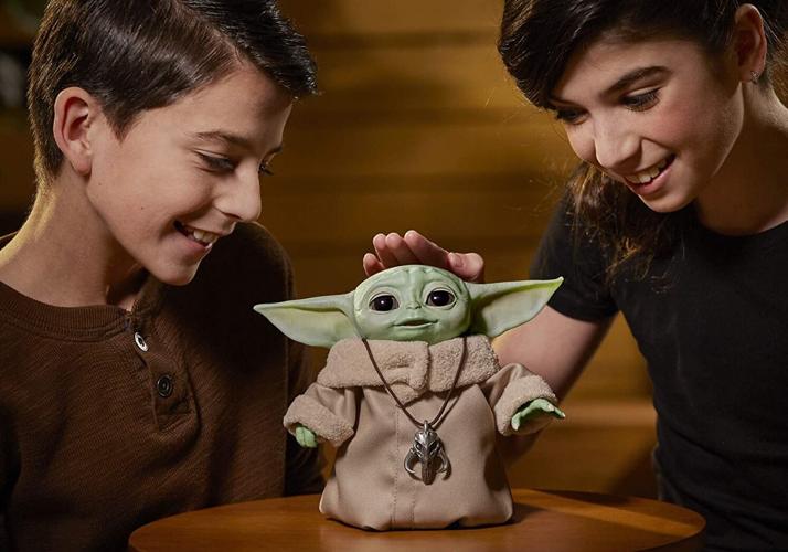 POPULAR TOYS - STAR WARS ANIMATRONIC BABY YODA edit  .jpg