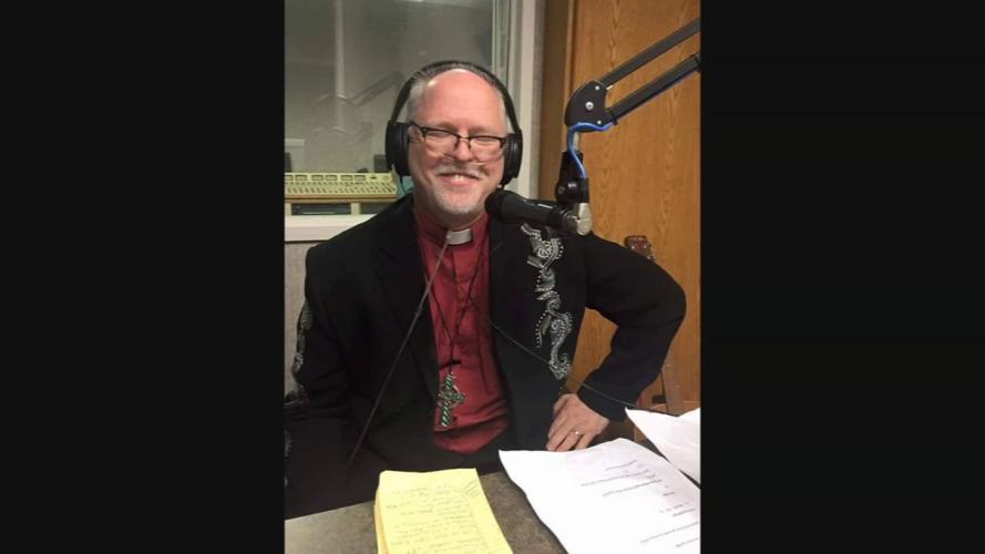 Mike Olsen (double lung transplant recipient) in radio studio