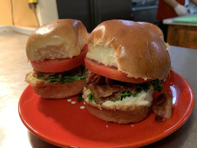 CHRISTMAS CAFE ON FRANKFORT AVENUE - KK - 8-26-2020  (16).JPG