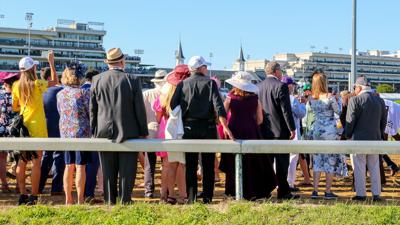 Churchill Downs fans