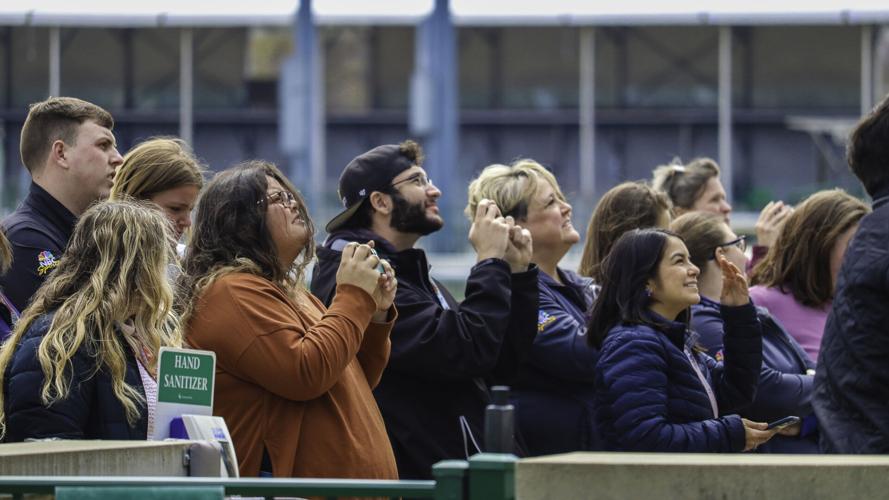 CHURCHILL DOWNS SIGN CHANGE DERBY 148 - 4-7-2022  (1).jpg