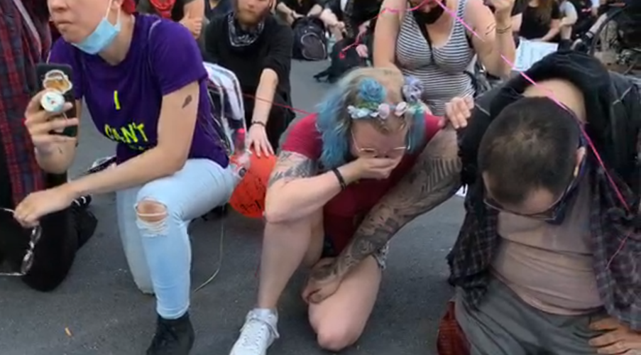 Protesters break down during moment of silence at 6-5-2020 protests