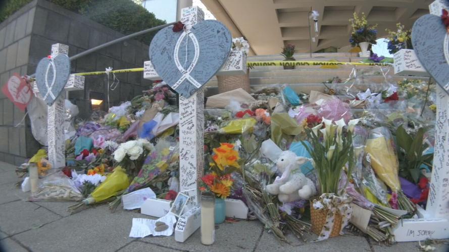 Louisville Bats honor victims of mass shooting in return to Slugger