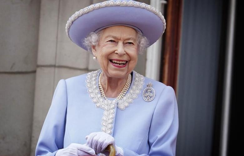 QUEEN ELIZABETH AT JUBILEE - AP 6-2-2022.jpeg