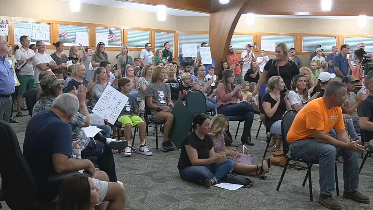 Parents Derail New Albany-Floyd County School Board Meeting Over Masking Policy | News | Wdrb.com