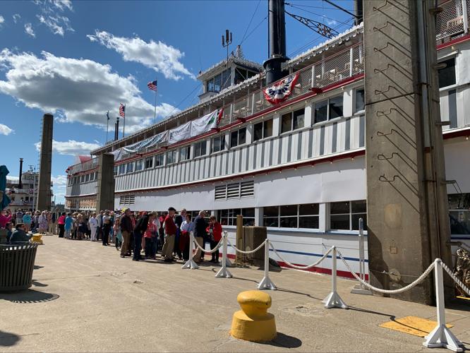 IMAGES The Belle of Louisville wins the 2023 Great Steamboat Race