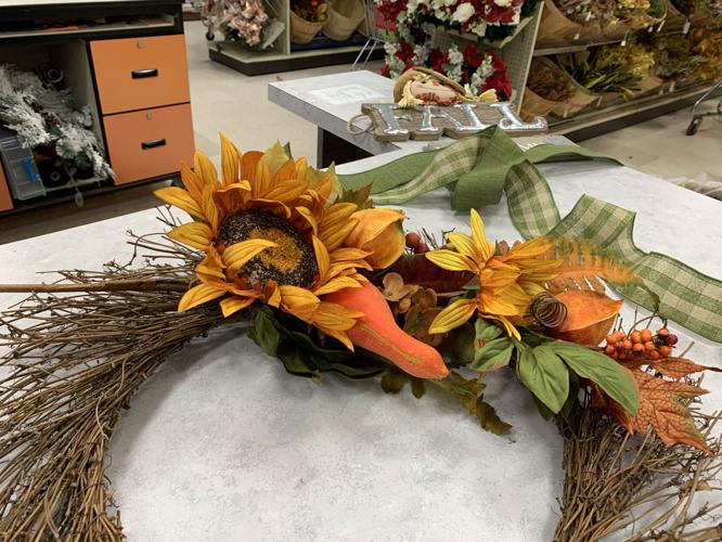 HALLOWEEN DECORATIONS - KK - BEN FRANKLIN CRAFTS - 10-12-2020 2