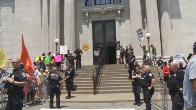 Drag queen story time protest