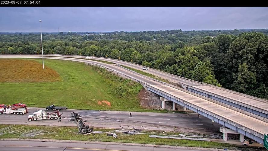 Semi crash on I-65S in Hardin County