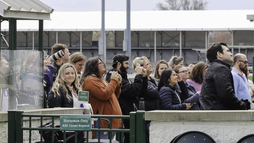 CHURCHILL DOWNS SIGN CHANGE DERBY 148 - 4-7-2022  (2).jpg