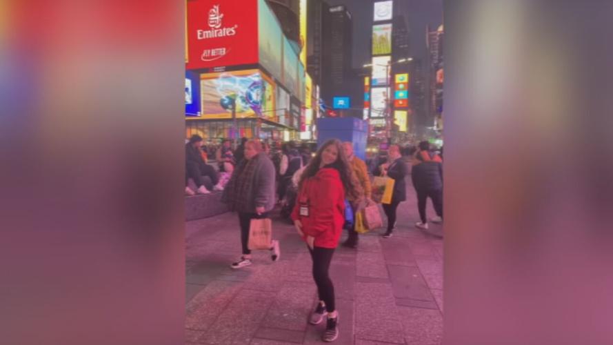 COLLINS STUDENTS MACY'S PARADE