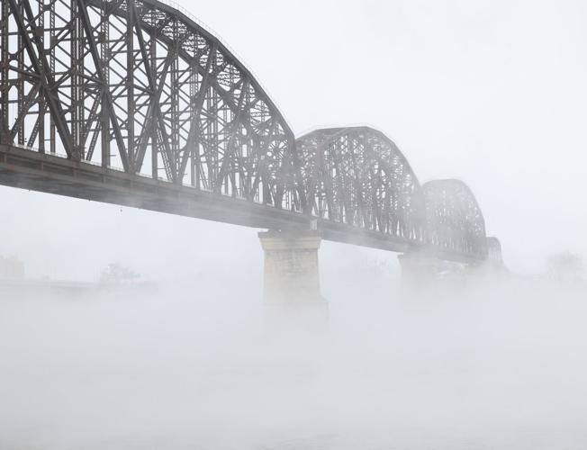 Wind throug the Walking Bridge.JPG