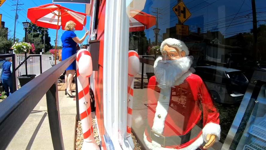 christmas morning cafe