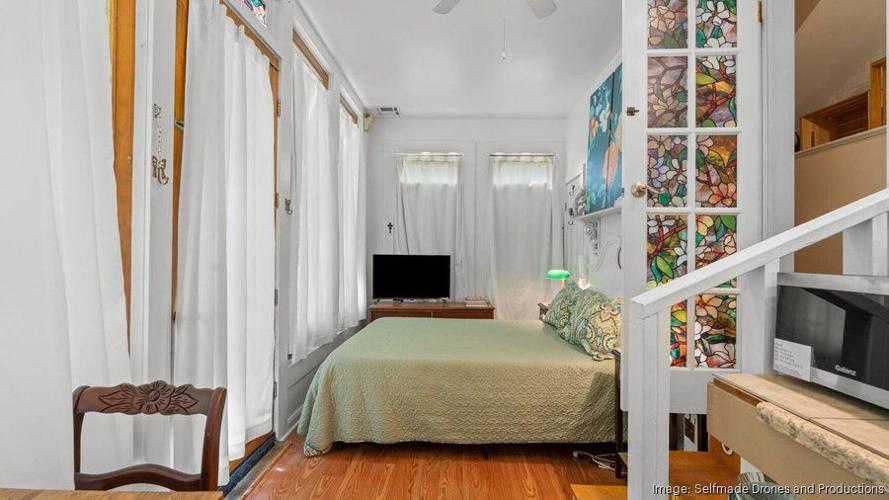 Bashford Manor Inn - another suite 2.jpg