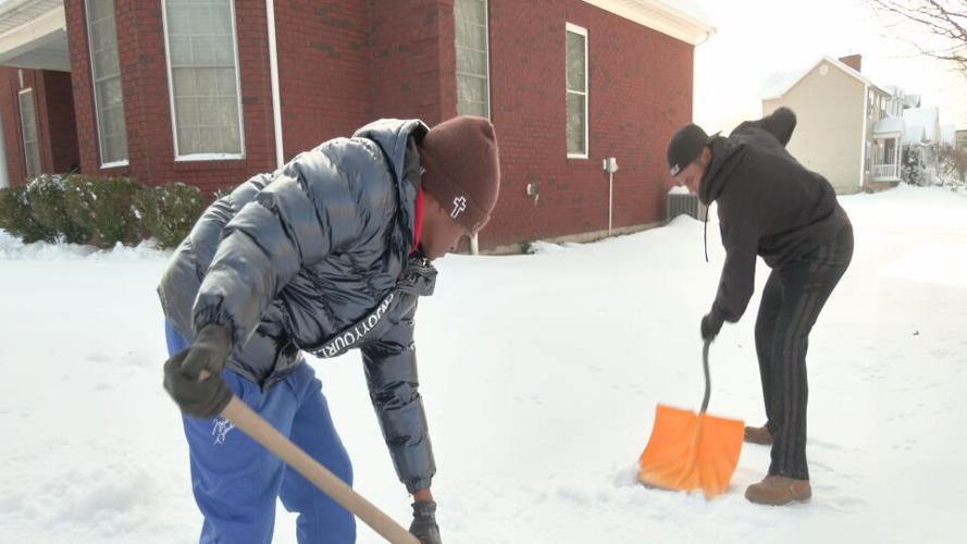 Louisville teen brothers shovel snow for free - 1.13.25