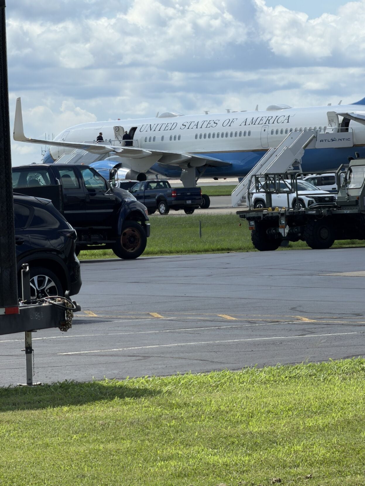 Air Force 2 at Louisville airport 7-10-26