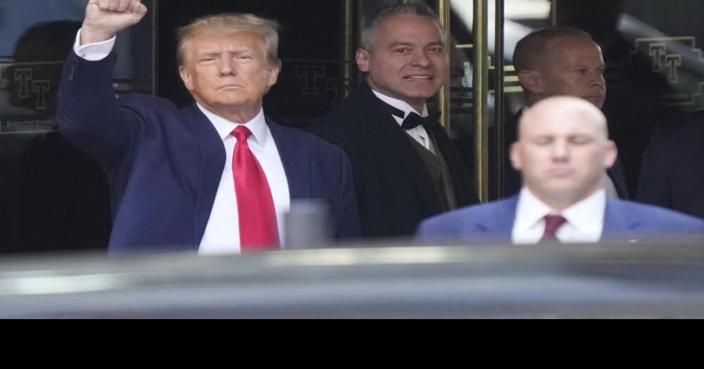 TRUMP LEAVING FOR COURTHOUSE - AP 4-4-2023 1.jpeg |  | wdrb.com->すべての結果