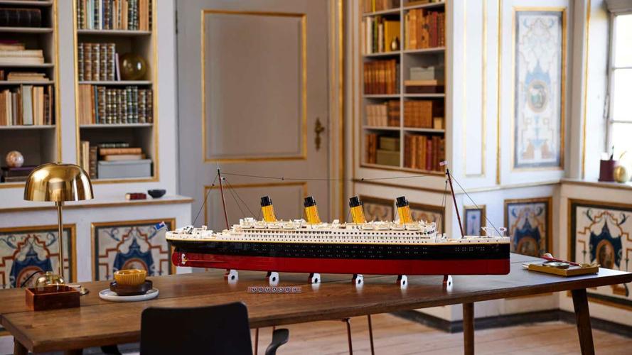 Lego titanic model 1.jpg