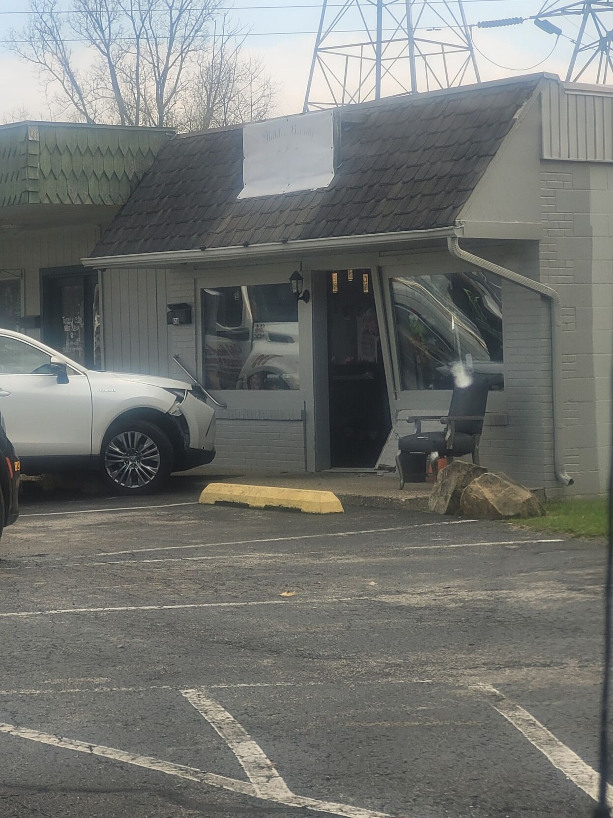 CAR CRASHES INTO CLARKSVILLE SALON 3.jpg