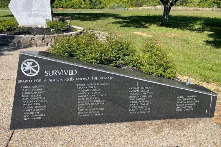 Monument honoring victims from Carrollton bus driver.jpg