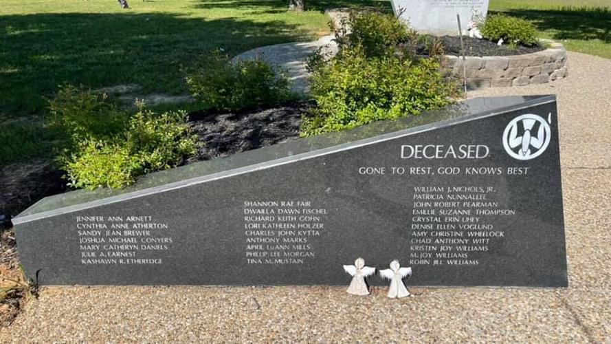 Monument honoring victims and survivors of Carrollton bus crash.jpg