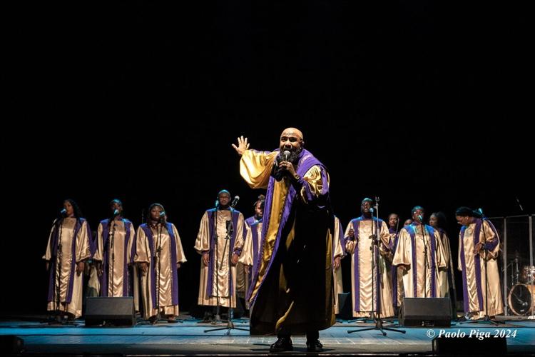 Jason Clayborn performs on European tour.jpg