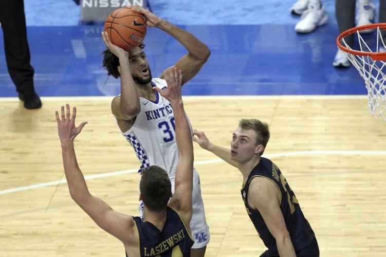 Kentucky's Olivier Sarr, top, shoots