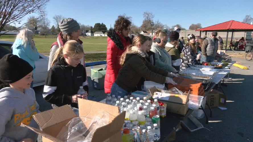 FEEDING THE HOMELESS PIZZA AND SOUP IN NEW ALBANY.jpeg