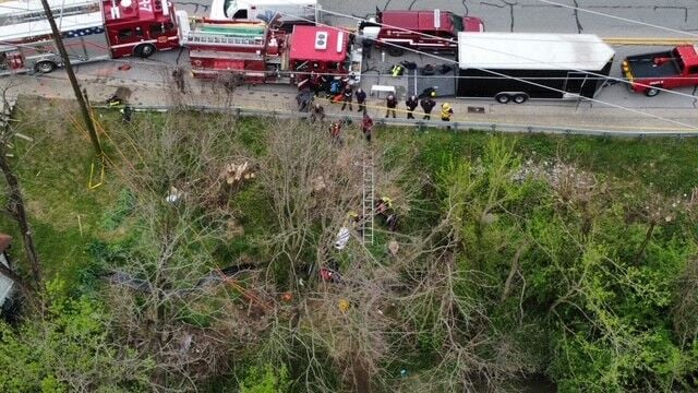 New Albany fire and police-car in the water 4-10-25