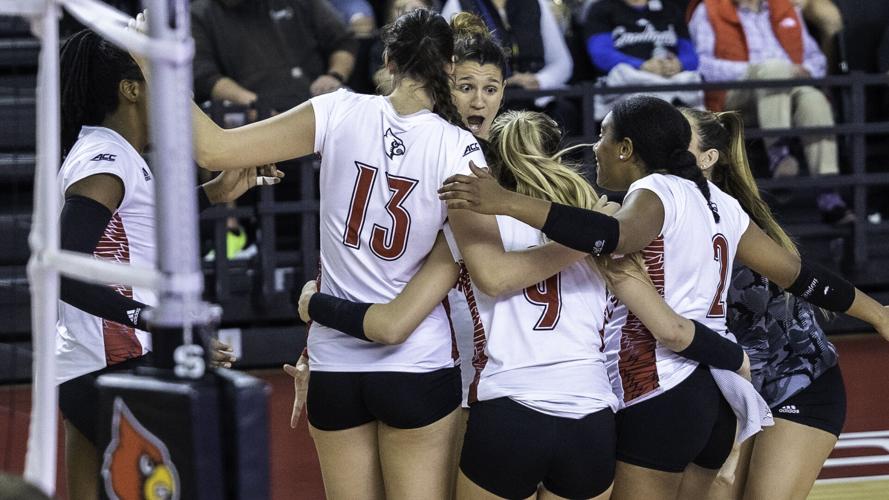 Louisville_Volleyball_0378.jpg