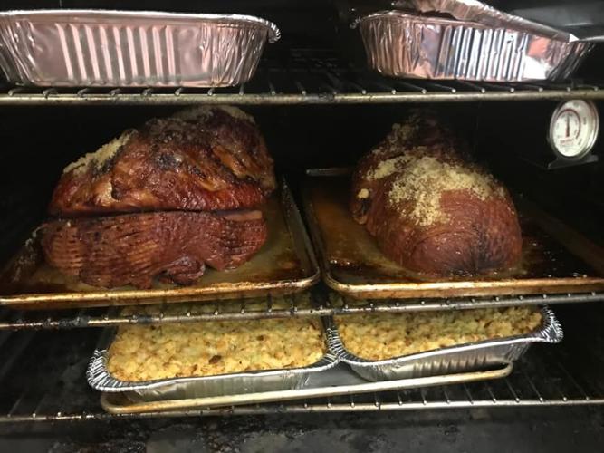 Chicago City Pizza giving out Thanksgiving meals for those who stop by