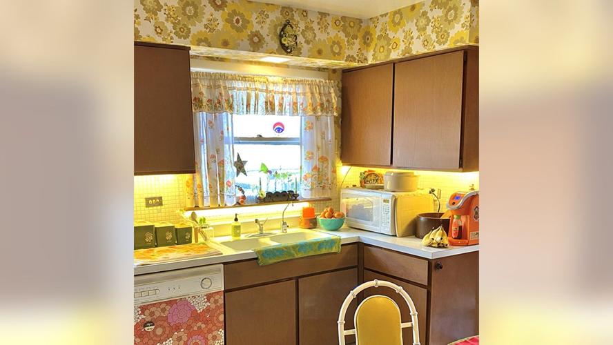 1970s house decor 12-16-21.jpg