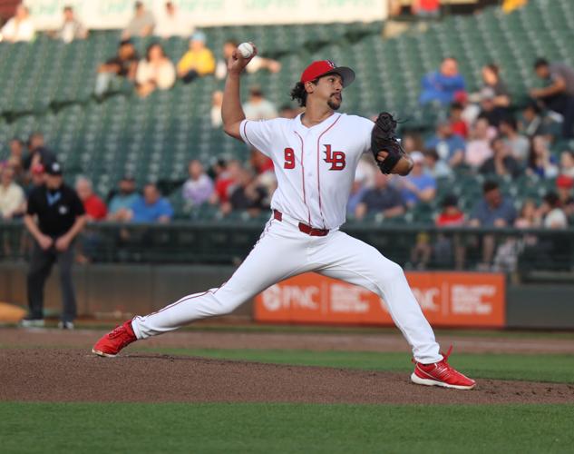 Randy Wynne throws for Bats.JPG