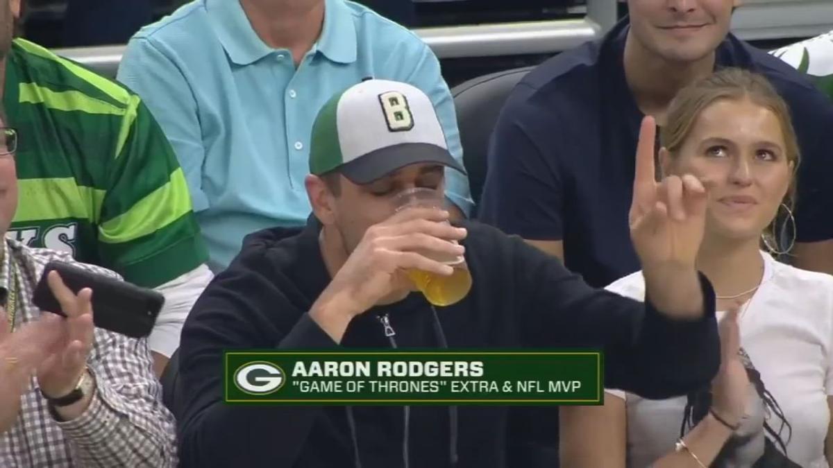 aaron rodgers at bucks game tonight