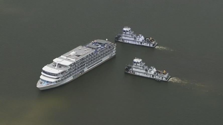 CRUISE SHIP STUCK IN LAKE BARKLEY IN KENTUCKY - 7-8-2021  (2).jpeg