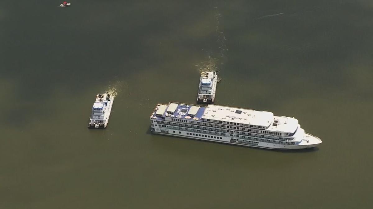Small Riverboat Stuck On Sandbar On Lake Barkley In Western Kentucky News Wdrb Com