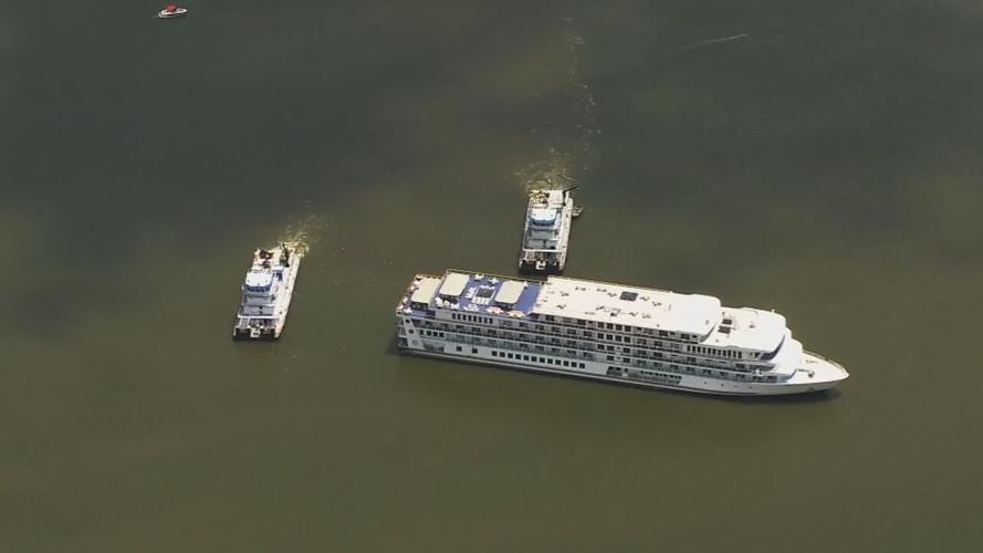 CRUISE SHIP STUCK IN LAKE BARKLEY IN KENTUCKY - 7-8-2021  (1).jpeg