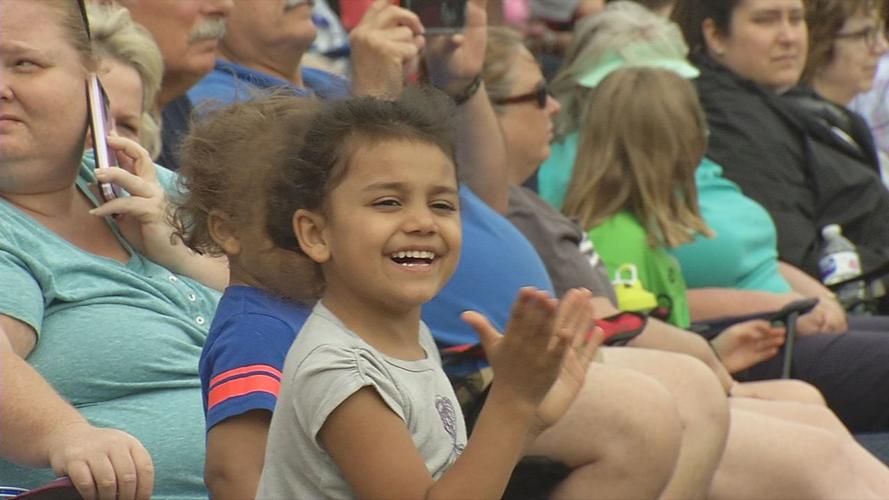 Pegasus Parade (crowds)
