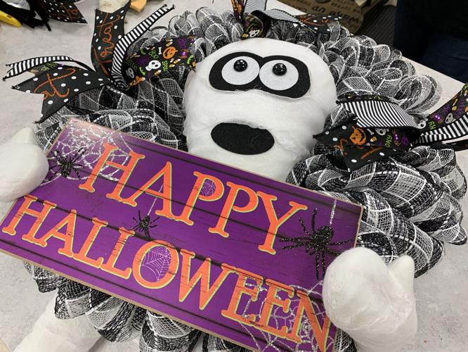 HALLOWEEN DECORATIONS - KK - BEN FRANKLIN CRAFTS - 10-12-2020 6