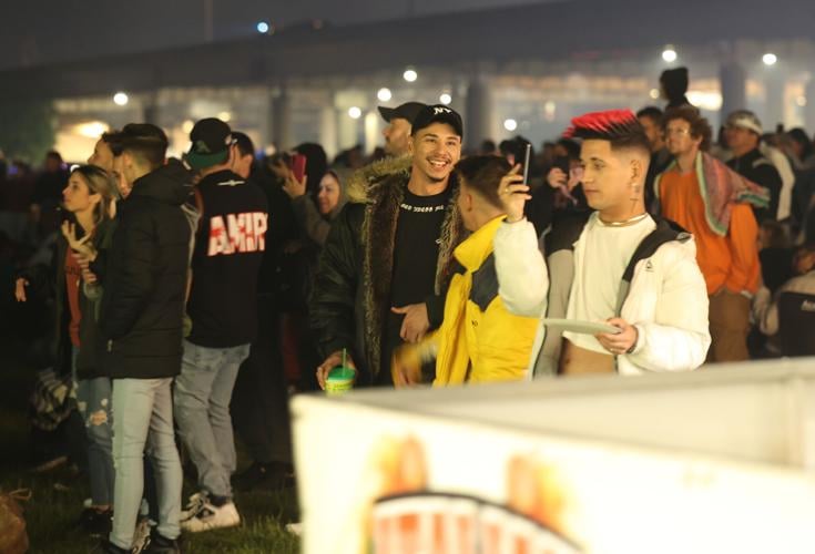 People watch Thunder Over Louisville.JPG