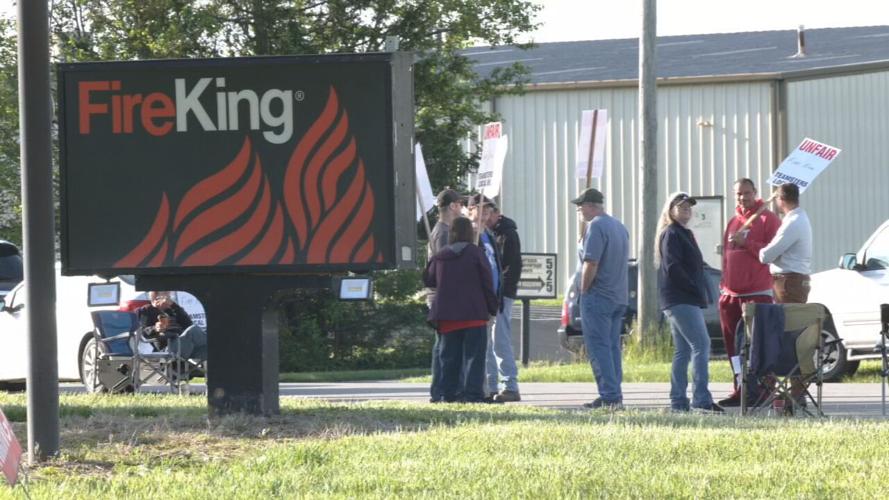 Members of Teamsters Local 89 on the picket line at New Albany's FireKing International