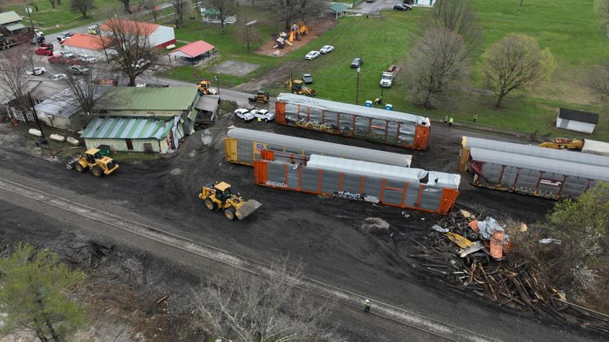 Glendale aerial train derailment cleanup- 3-17-2023 (9).jpg